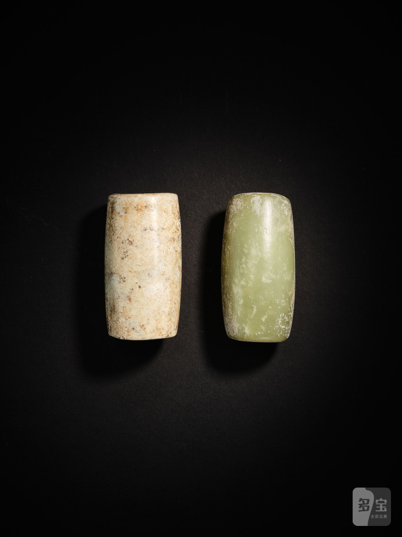 新石器時代　玉管　一組兩件 | AN CALCIFIED JADE BEAD AND A PALE GREEN JADE BEAD - 图3